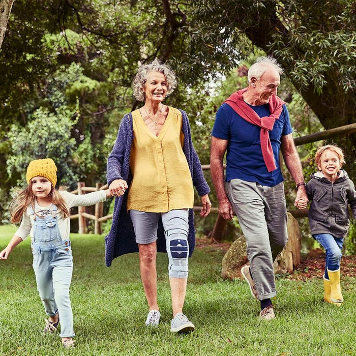 Bauerfeind GenuTrain S Pro Knee Brace – Hinged Stabilization for Arthritis and Meniscus Support