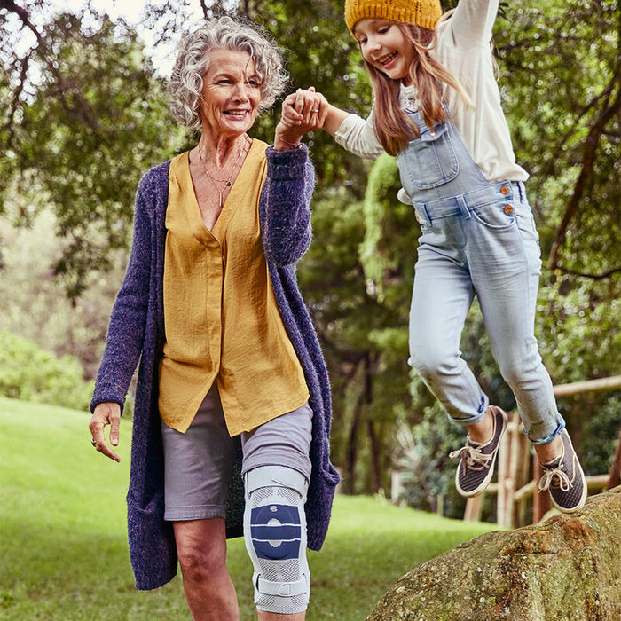 Bauerfeind GenuTrain S Pro Knee Brace – Hinged Stabilization for Arthritis and Meniscus Support